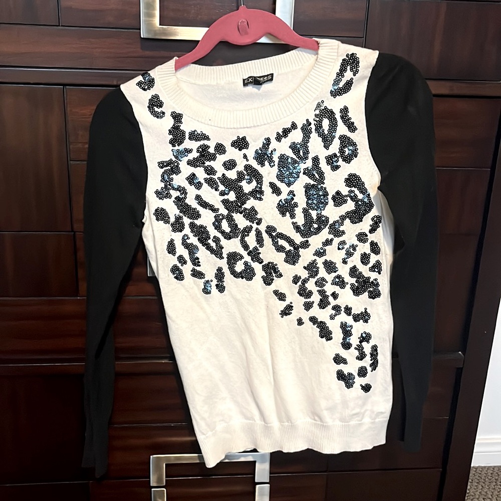 Black sleeve white sweater w/sequins size XS